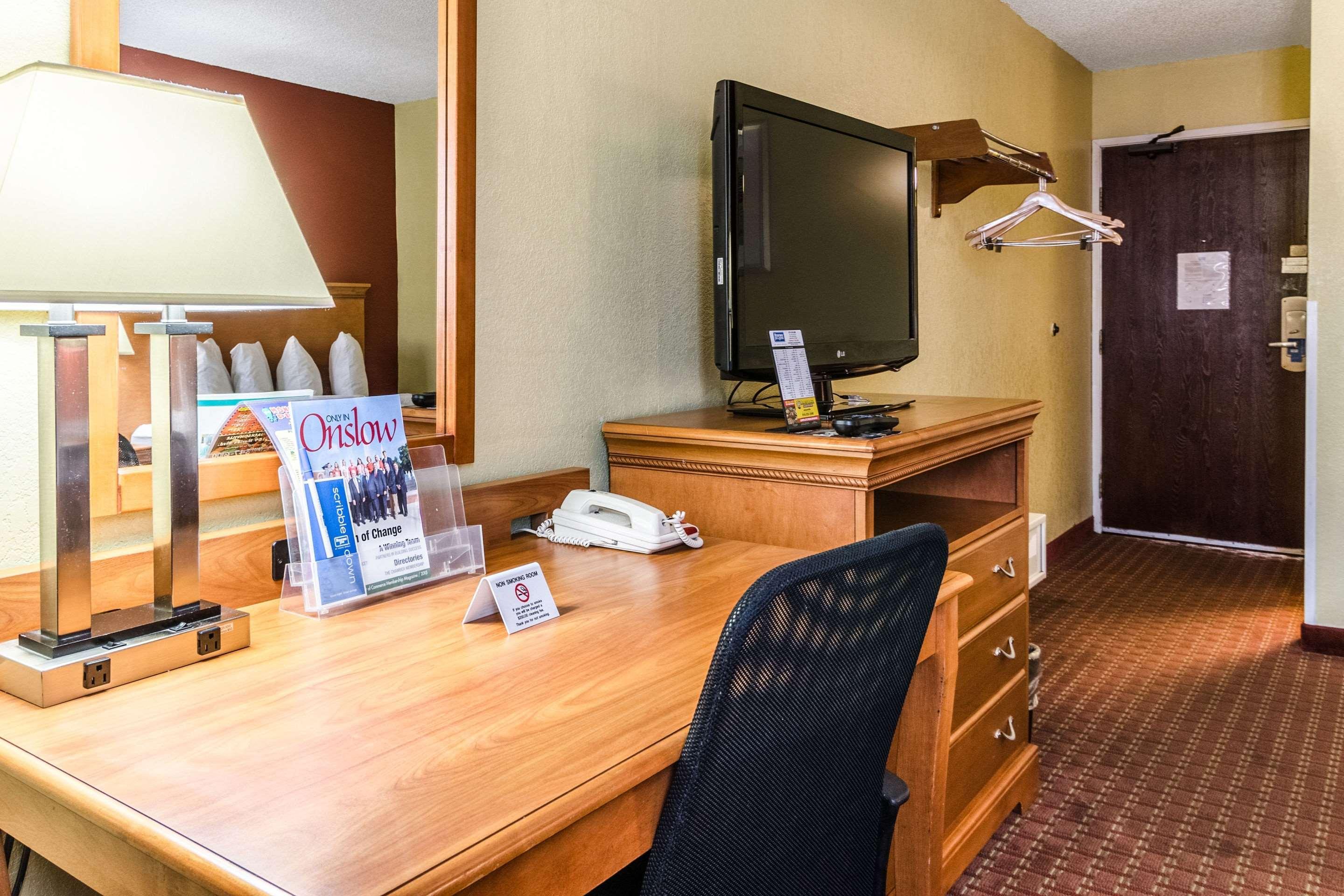 Rodeway Inn & Suites Jacksonville Near Camp Lejeune מראה חיצוני תמונה