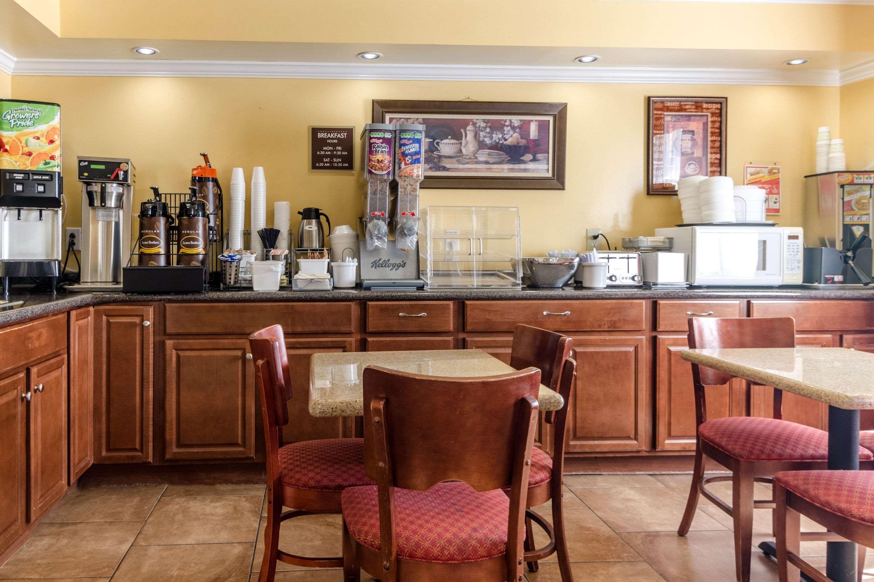 Rodeway Inn & Suites Jacksonville Near Camp Lejeune מראה חיצוני תמונה