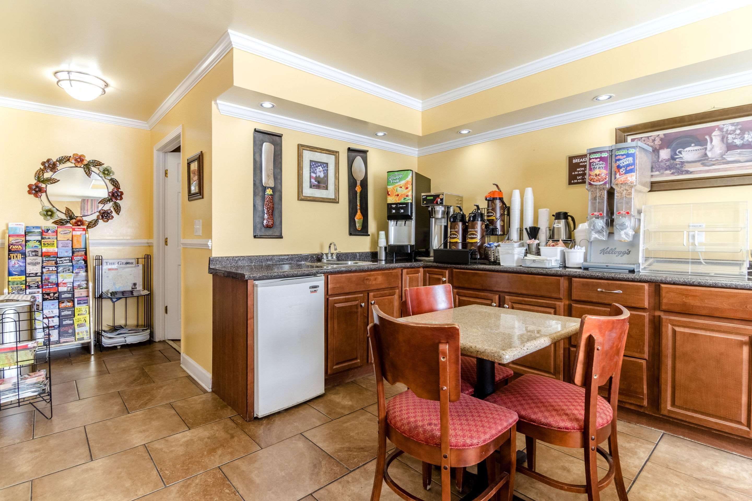 Rodeway Inn & Suites Jacksonville Near Camp Lejeune מראה חיצוני תמונה