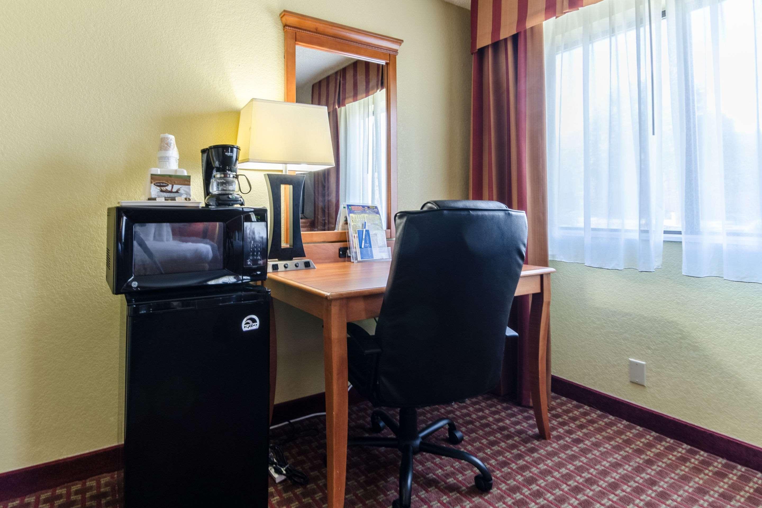 Rodeway Inn & Suites Jacksonville Near Camp Lejeune מראה חיצוני תמונה