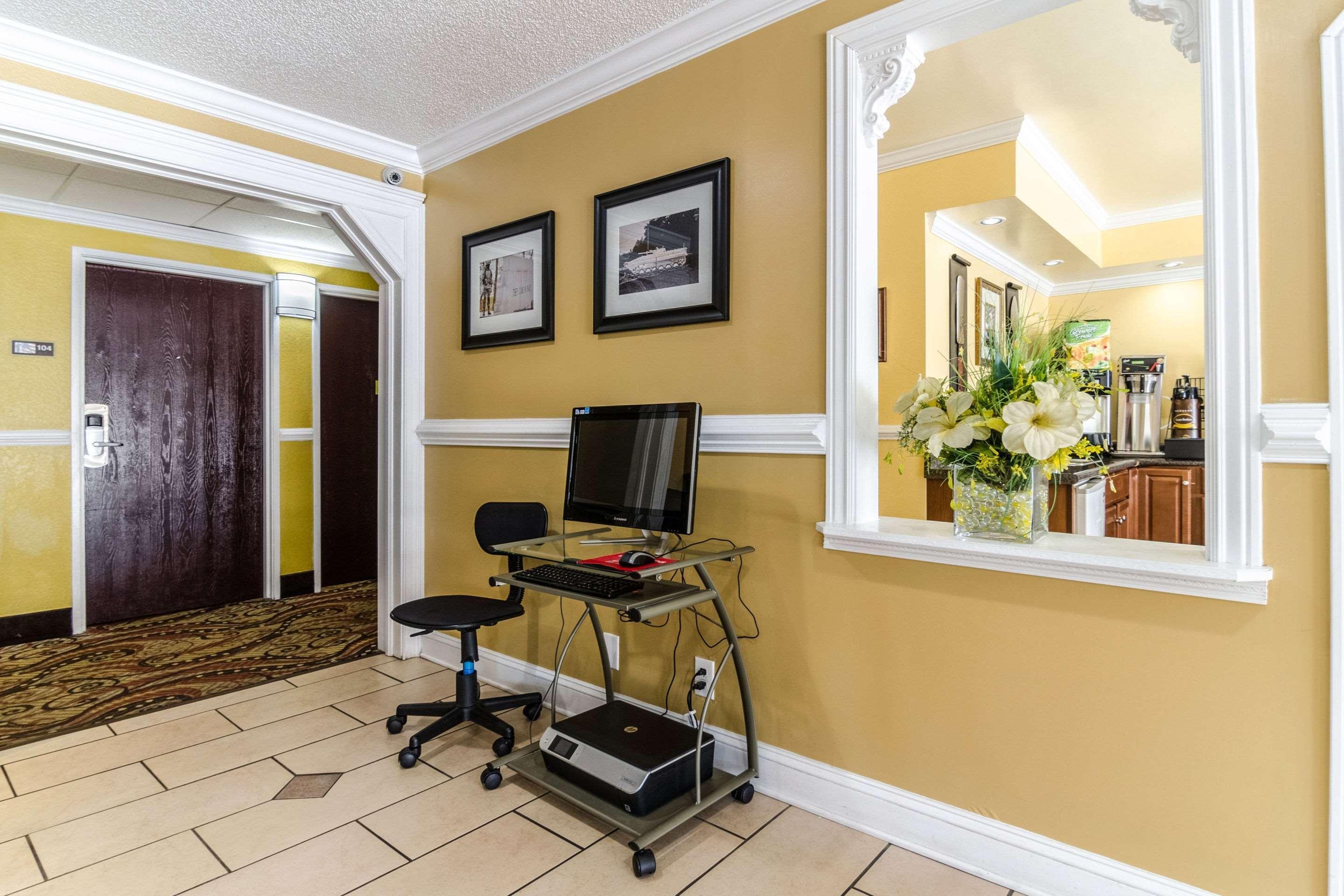 Rodeway Inn & Suites Jacksonville Near Camp Lejeune מראה חיצוני תמונה