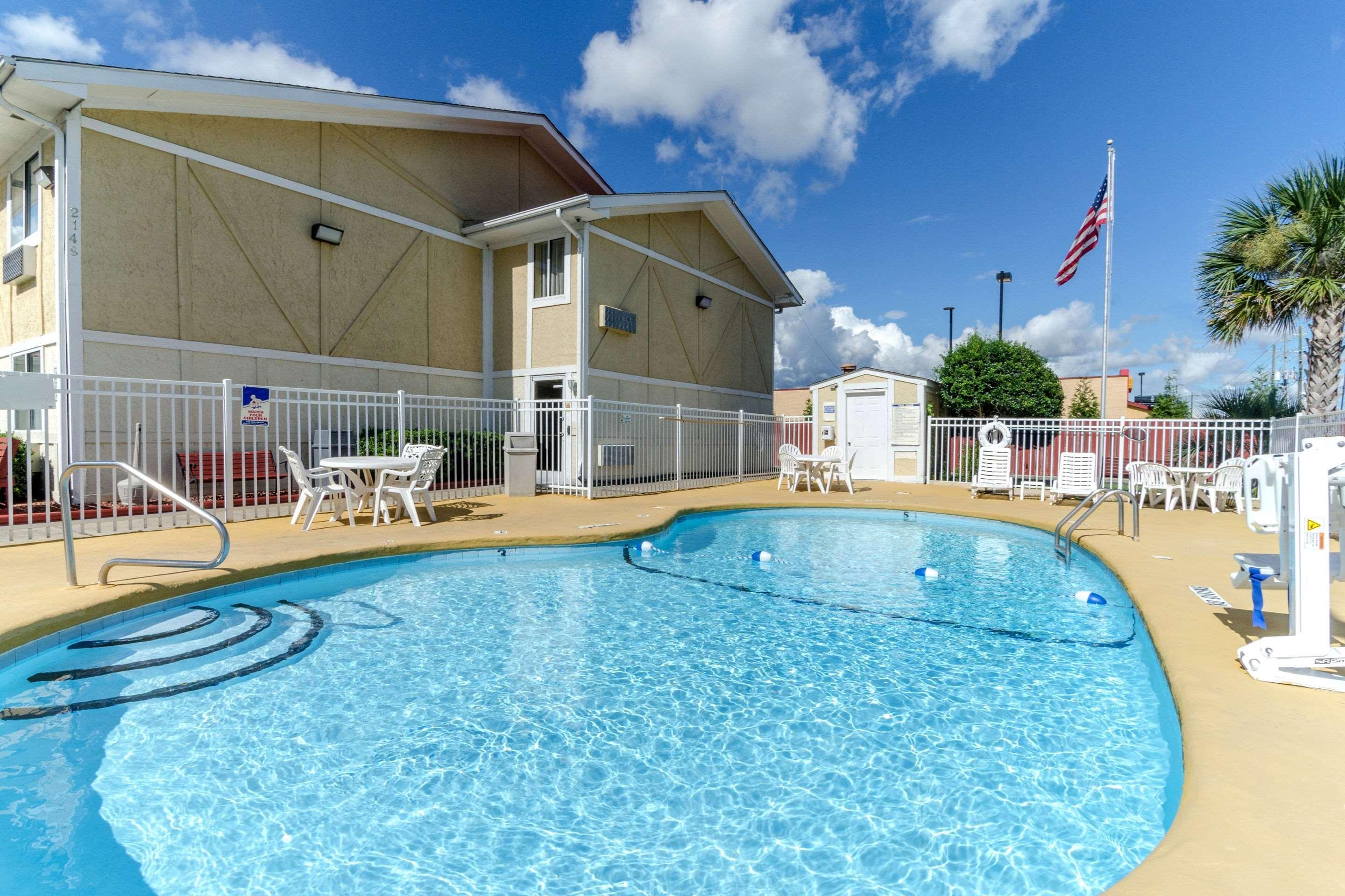 Rodeway Inn & Suites Jacksonville Near Camp Lejeune מראה חיצוני תמונה