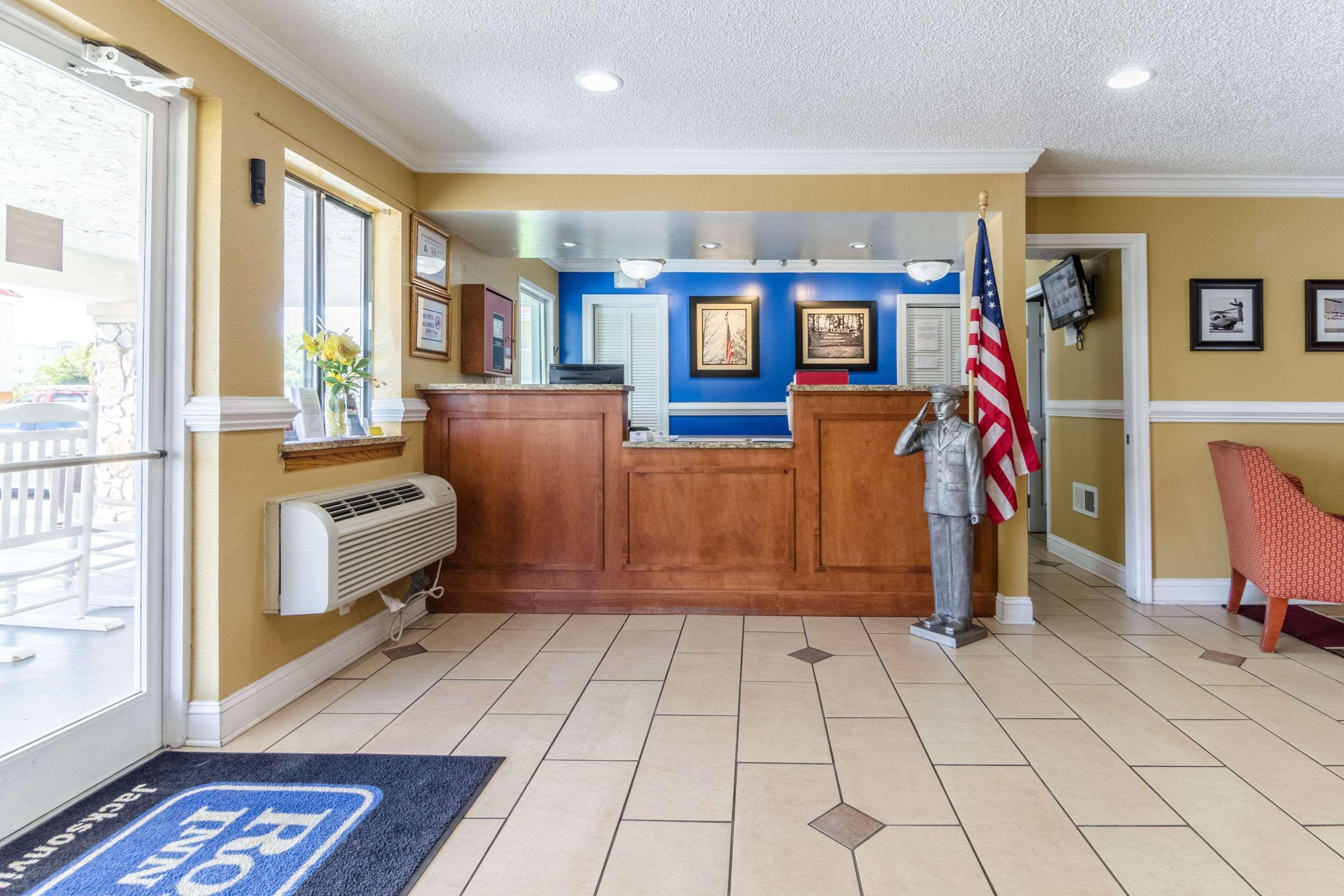 Rodeway Inn & Suites Jacksonville Near Camp Lejeune מראה חיצוני תמונה