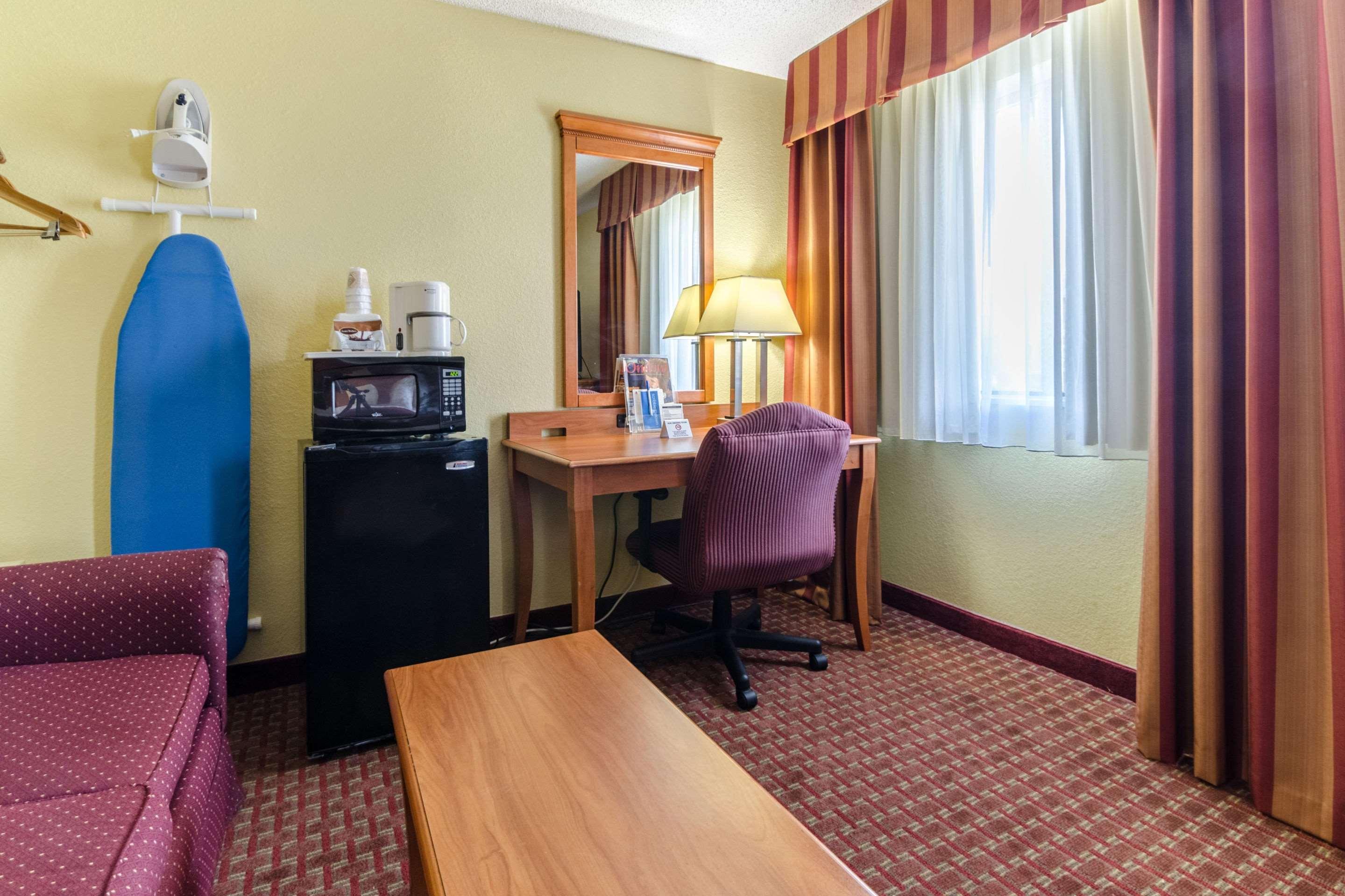 Rodeway Inn & Suites Jacksonville Near Camp Lejeune מראה חיצוני תמונה