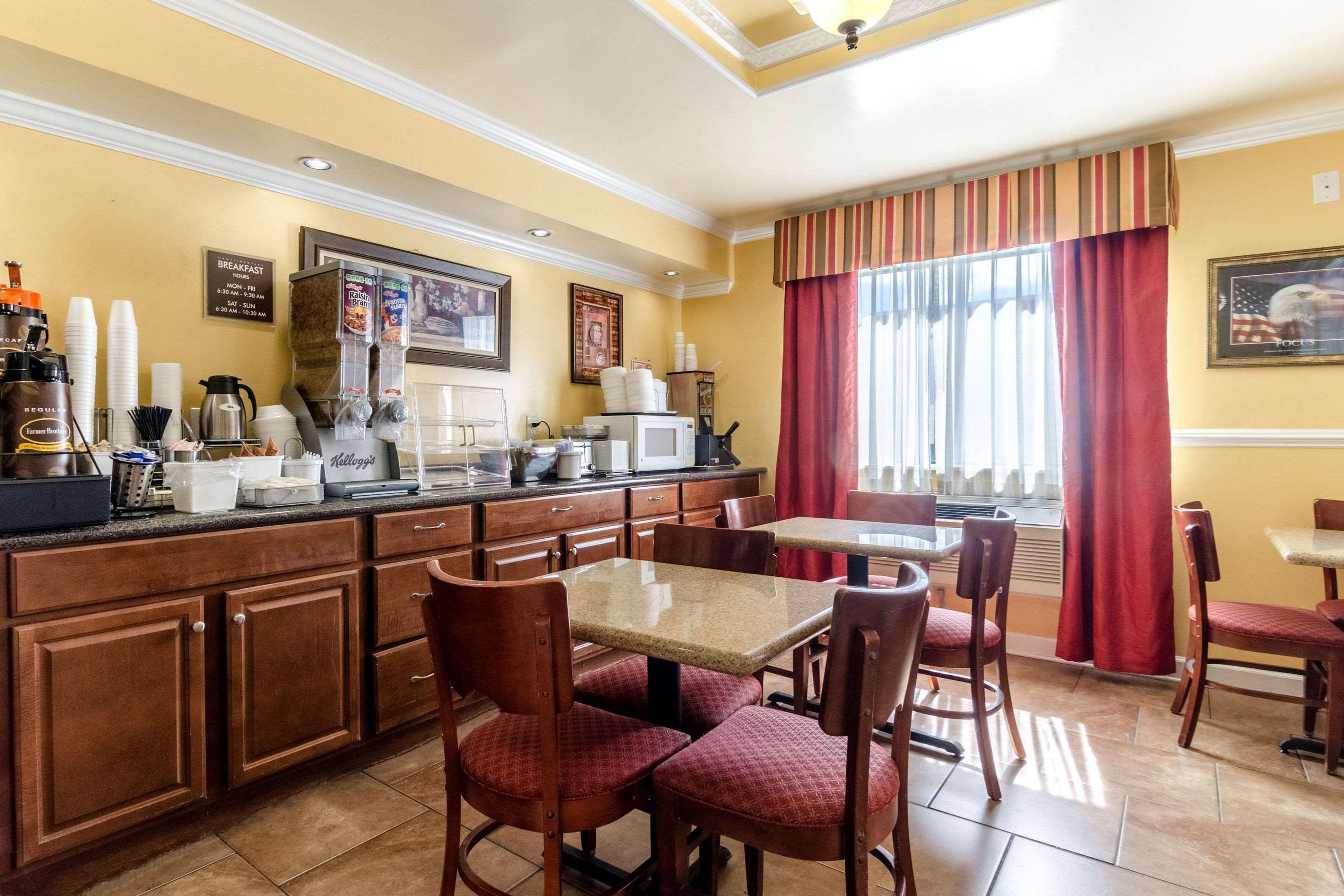 Rodeway Inn & Suites Jacksonville Near Camp Lejeune מראה חיצוני תמונה